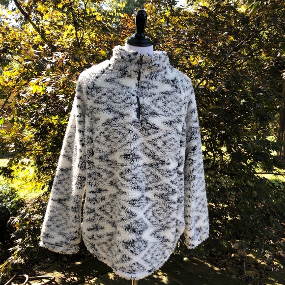 Sherpa Pullover Charcoal Print in Women's - NWT - Picture 2 of 8